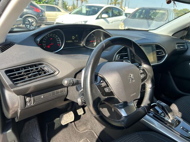 PEUGEOT 308 STYLE 1.2 E-THP AUTO SPANISH LHD IN SPAIN 64000 MILES SUPERB 2019